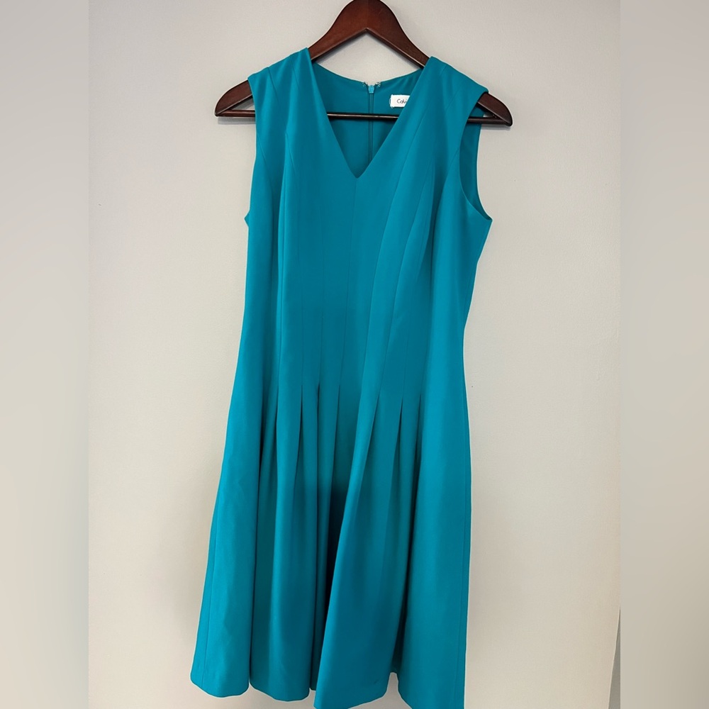 Elegant Calvin Klein dress in teal size 4.